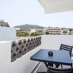 维基思一室公寓酒店 3* 法里拉基