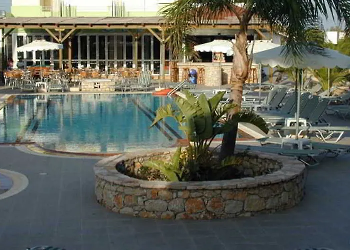 Vickys Apartahotel 3*